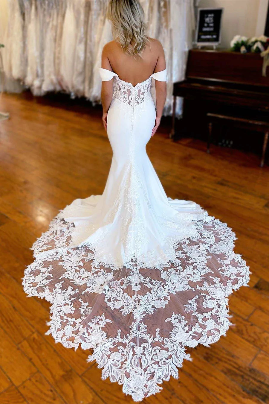 Robe de mariée longue sirène à lacets et épaules dénudées